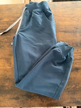 Figs Women's Navy Blue Jogger Pants